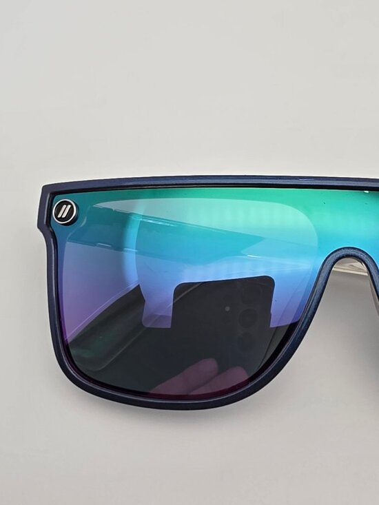 Blenders Sifi Discomania Iridescent Blue Polarized Lavender Mirror Sunglasses